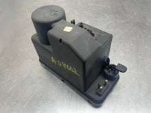 Load image into Gallery viewer, Vacuum Pump  MERCEDES 300E 1991 - NW189247
