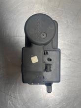 Load image into Gallery viewer, Vacuum Pump  MERCEDES 300E 1991 - NW189247
