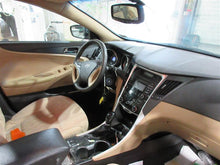 Load image into Gallery viewer, FRONT SPINDLE KNUCKLE Sonata 2011 11 2012 12 2013 13 Right - 1141205
