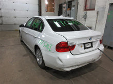 Load image into Gallery viewer, 2007 BMW 328i Floor Shifter - 1005255
