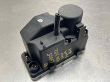 Load image into Gallery viewer, Vacuum Pump  MERCEDES 420 1990 - NW189263
