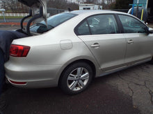 Load image into Gallery viewer, THROTTLE BODY Jetta 2013 13 2014 14 2015 15 2016 16 - MRK453506
