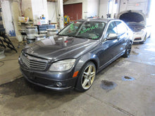 Load image into Gallery viewer, CYLINDER HEAD C230 C250 C280 C300 C350 C55 C63 E280 06-16 Right - 1153314
