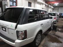 Load image into Gallery viewer, CENTER PILLAR CUT Range Rover 2010 10 2011 11 2012 12 Right - 1070975
