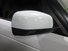 Load image into Gallery viewer, FRONT SPINDLE KNUCKLE Range Rover 2010 10 2011 11 2012 12 Right - 1070980

