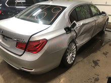 Load image into Gallery viewer, INDEPENDENT REAR SUSPENSION 740i 740il 750 HYBRID 750i 09-12 Left - 1076647
