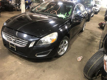 Load image into Gallery viewer, CONSOLE LID Volvo S60 2012 12 - 1077081
