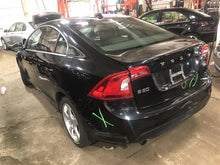 Load image into Gallery viewer, CONSOLE LID Volvo S60 2012 12 - 1077081
