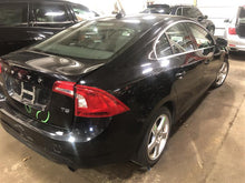 Load image into Gallery viewer, CONSOLE LID Volvo S60 2012 12 - 1077081
