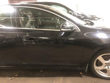 Load image into Gallery viewer, CONSOLE LID Volvo S60 2012 12 - 1077081

