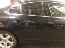 Load image into Gallery viewer, CONSOLE LID Volvo S60 2012 12 - 1077081
