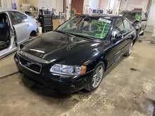 Load image into Gallery viewer, FRONT FENDER - 1321516
