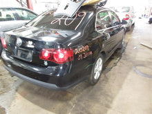 Load image into Gallery viewer, REAR BUMPER ASSEMBLY Volkswagen Jetta 05 06 07 08 09 10 - 1082903
