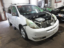Load image into Gallery viewer, REAR QUARTER GLASS Toyota Sienna 04 05 06 07 08 09 10 Right - 1085728

