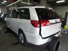Load image into Gallery viewer, REAR QUARTER GLASS Toyota Sienna 04 05 06 07 08 09 10 Right - 1085728

