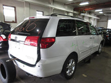 Load image into Gallery viewer, REAR QUARTER GLASS Toyota Sienna 04 05 06 07 08 09 10 Right - 1085728
