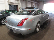 Load image into Gallery viewer, AIR INJECTION PUMP SMOG Jaguar S Type XF Xj XJ8 2000 00 01 02 03 04 05 06 - 12 - 1087343
