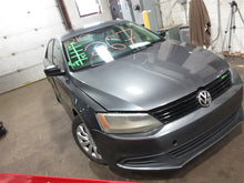 Load image into Gallery viewer, FRONT DOOR GLASS Volkswagen Jetta 11 12 13 14 15 16 Right - 1089091
