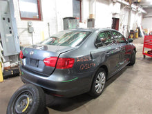 Load image into Gallery viewer, Fuel Pump Volkswagen Jetta Golf EOS 2009 09 2010 10 2011 11 2012 12 13 - 1089045
