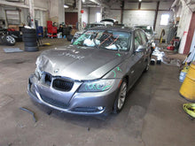 Load image into Gallery viewer, 2009 BMW 328i Floor Shifter - 1090519
