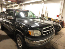 Load image into Gallery viewer, FRONT INTERIOR DOOR TRIM PANEL Toyota Tundra 2000 00 - 1097454
