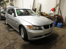 Load image into Gallery viewer, 2006 BMW 325i Floor Shifter - 1095721
