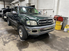 Load image into Gallery viewer, FRONT SPINDLE Tacoma 4 Runner Tundra 1995 95 96 97 98 99 00 01 02 Right - 1099387
