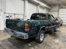 Load image into Gallery viewer, FRONT SPINDLE Tacoma 4 Runner Tundra 1995 95 96 97 98 99 00 01 02 Right - 1099387
