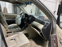 Load image into Gallery viewer, QUARTER GLASS Toyota Highlander 2001 01 2002 02 2003 03 04 05 06 07 Right - 1099835
