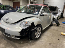Load image into Gallery viewer, FRONT INTERIOR DOOR TRIM PANEL Volkswagen Beetle 2009 09 - 1101584

