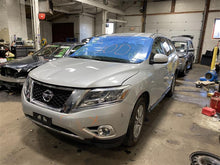 Load image into Gallery viewer, FRONT DOOR WINDOW REGULATOR POWER Pathfinder 2013-2020 Right - 1102419
