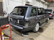 Load image into Gallery viewer, 2005 Land Rover Range Rover Floor Shifter - 1104699
