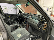 Load image into Gallery viewer, 2005 Land Rover Range Rover Floor Shifter - 1104699

