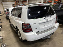 Load image into Gallery viewer, FRONT INTERIOR DOOR TRIM PANEL Toyota Highlander 2005 05 - 1105288
