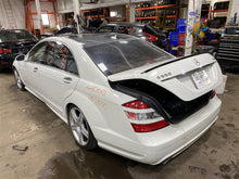 Load image into Gallery viewer, CENTER PILLAR CUT S350 S400 S450 Cdn S550 S600 S63 S65 SL55 07-13 Right - 1106881
