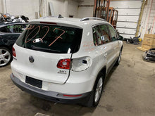 Load image into Gallery viewer, GLOVE BOX DOOR Volkswagen Tiguan 2011 11 - 1108940
