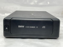 Load image into Gallery viewer, CD CHANGER BMW 740i 750i 1999 99 00 01 - NW136605
