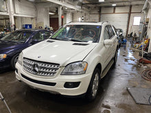 Load image into Gallery viewer, INDEPENDENT REAR SUSPENSION Mercedes ML350 ML320 ML450 06 07 08 09 Right - 1111200
