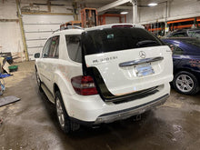 Load image into Gallery viewer, INDEPENDENT REAR SUSPENSION Mercedes ML350 ML320 ML450 06 07 08 09 Right - 1111200
