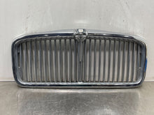 Load image into Gallery viewer, Grille Jaguar XJ6 1982 - NW98455

