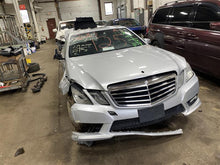 Load image into Gallery viewer, RADIO ANTENNA Mercedes-Benz E350 E550 E63 2011 11 - 1120523
