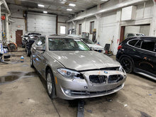 Load image into Gallery viewer, CONSOLE LID BMW 528i 2013 13 - 1123162
