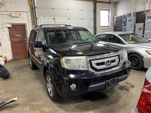 Load image into Gallery viewer, 2010 Honda Pilot Floor Shifter - 1126088
