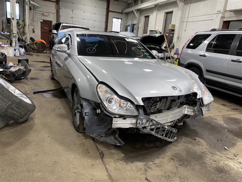 FRONT SPINDLE Mercedes EL550 E350 E320 E500 2003 03 04 05 06 - 11 Right - 1125401