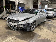 Load image into Gallery viewer, FRONT SPINDLE Mercedes EL550 E350 E320 E500 2003 03 04 05 06 - 11 Right - 1125401
