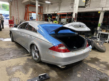 Load image into Gallery viewer, FRONT SPINDLE Mercedes EL550 E350 E320 E500 2003 03 04 05 06 - 11 Right - 1125401
