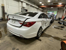 Load image into Gallery viewer, Console Hyundai Sonata 2011 11 2012 12 2013 13 - 1126485
