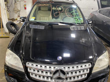 Load image into Gallery viewer, QUARTER PANEL CUT ASSEMBLY ML350 ML500 ML320 06 07 08 09 10 11 Right - 1127877
