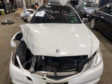 Load image into Gallery viewer, REAR QUARTER GLASS E250 Van E250D E300 E350 E400 E550 E63 10-16 Right - 1131172
