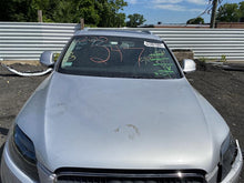 Load image into Gallery viewer, CENTER PILLAR CUT Audi Q7 07 08 09 10 11 12 13 14 Left - 1135496
